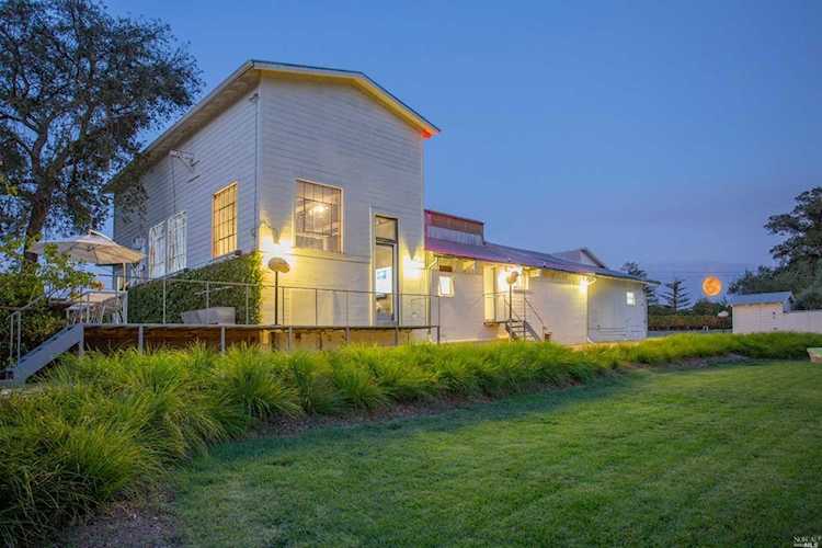 280 Chiquita Road Healdsburg, CA 95448