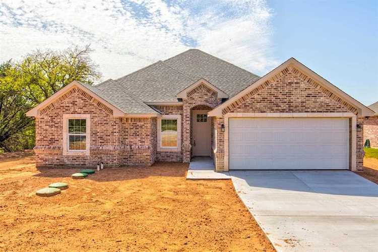 5706 Stonegate Circle Granbury, TX 76048