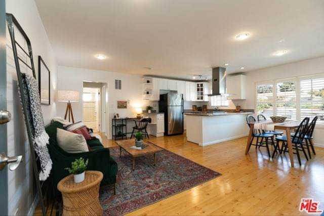 1930 N Vermont Avenue #206 Los Angeles, CA 90027