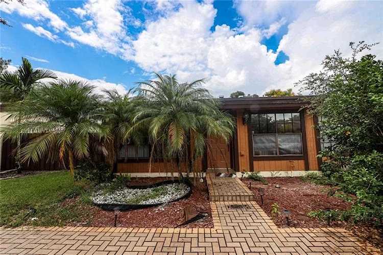 10291 Oleander Ct Pembroke Pines, FL 33026