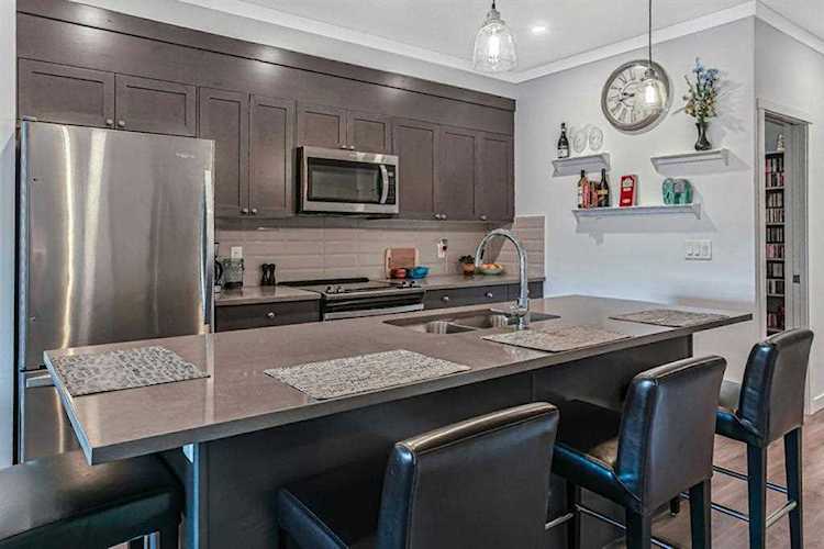 30 Shawnee Common SW #406 Calgary, AB T2Y 0R1