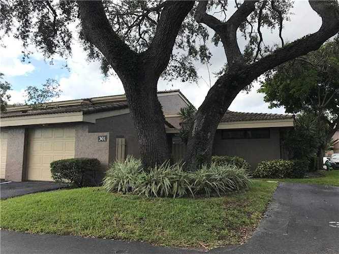 301 Bonnie Brae Way #29 Hollywood, FL 33021