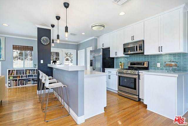 16640 Oak View Drive Encino, CA 91436