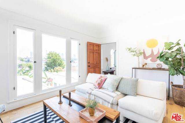 119 Rosemont Avenue #1/4 Los Angeles, CA 90026
