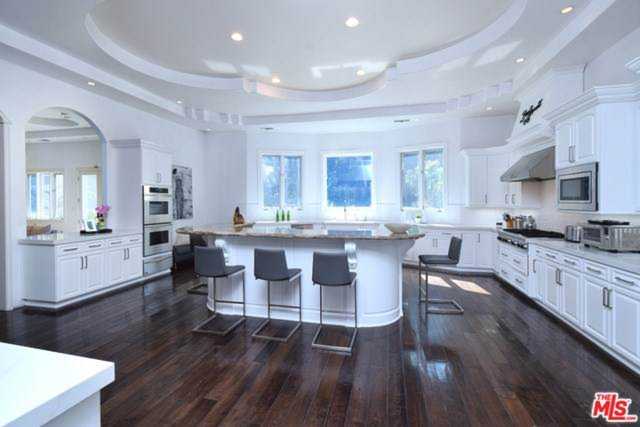 15510 Valley Vista Boulevard Encino, CA 91436