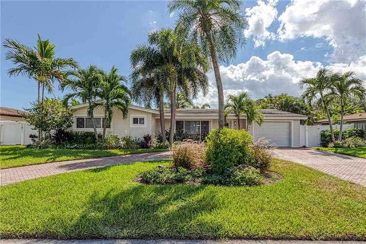 2740 NE 52nd Ct Lighthouse Point, FL 33064