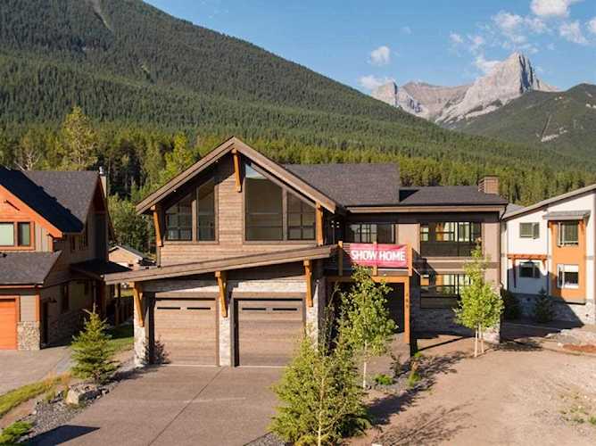 409 Stewart Creek Close Canmore, AB T1W 0L6