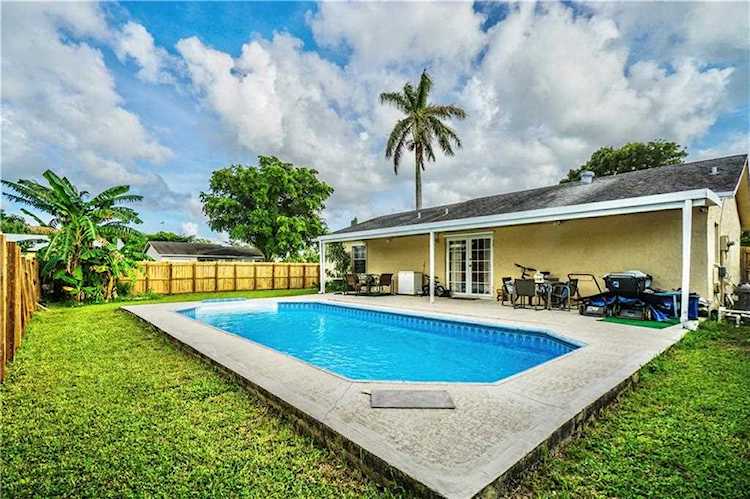 7865 Forest Blvd North Lauderdale, FL 33068
