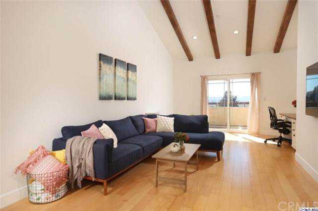 465 E Magnolia Boulevard #303 Burbank, CA 91501