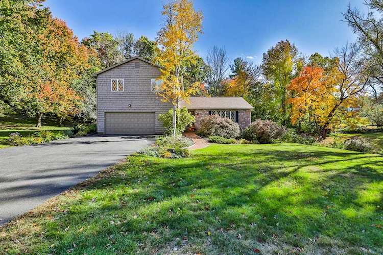 27 Browning Ave Nashua, NH 03062