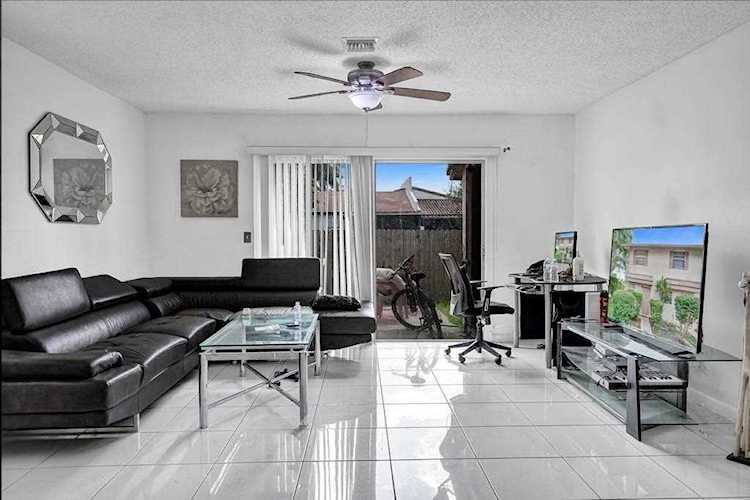 8201 Fairway Rd #8201 Sunrise, FL 33351