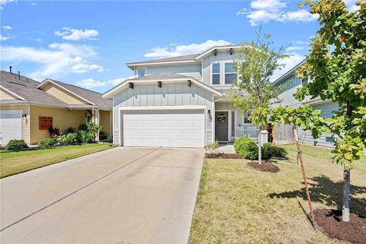 693 Twisted Oaks LN Buda, TX 78610