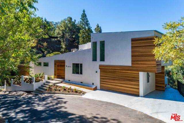 2615 La Cuesta Drive Los Angeles, CA 90046