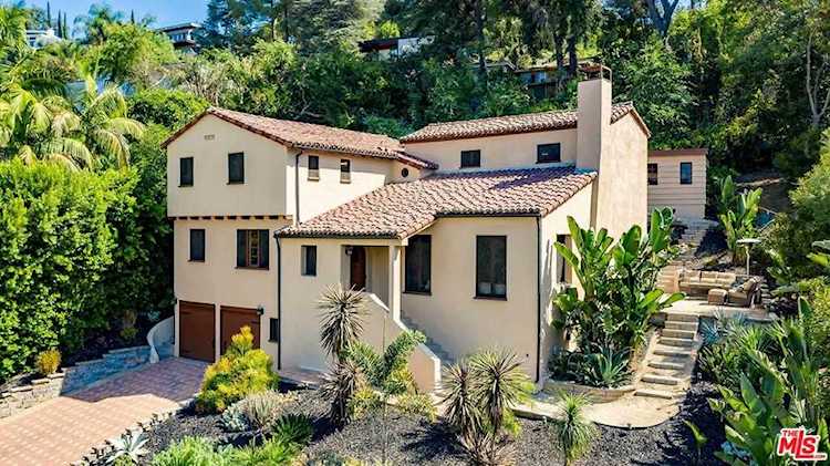 3030 Hollycrest Place Los Angeles, CA 90068