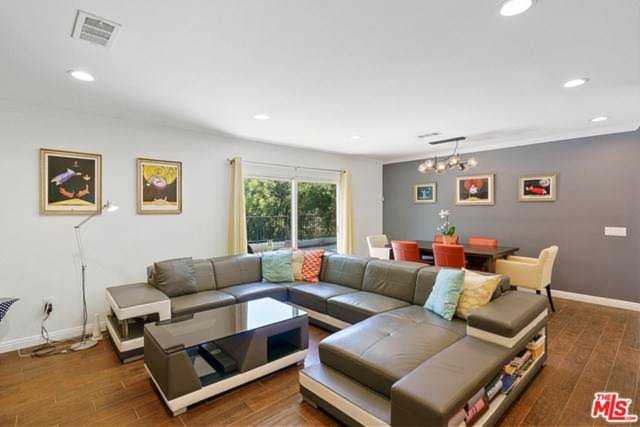 3420 Camino De La Cumbre Sherman Oaks, CA 91423