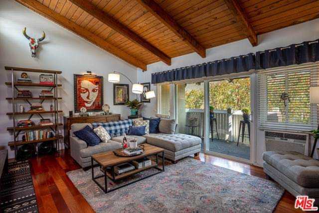 4913 Indian Wood Road #606 Culver City, CA 90230