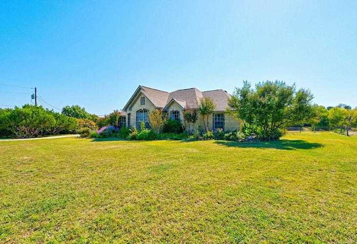250 Quarterhorse DR Liberty Hill, TX 78642