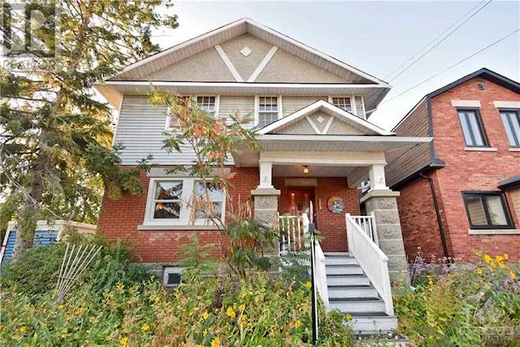 369 Wilmont Avenue Ottawa, ON K2A0B2