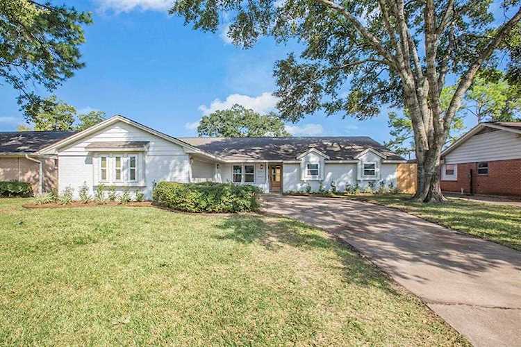 3231 Freshmeadows Dr Houston, TX 77063