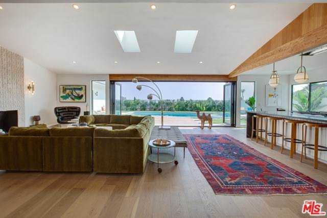 5200 Los Diegos Way Los Angeles, CA 90027
