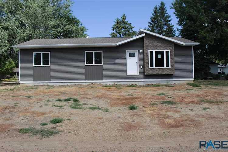 204 W 4Th St Hartford, SD 57033