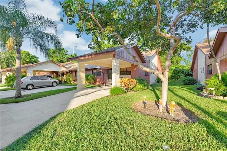 1848 Tamarind Ln Coconut Creek, FL 33063