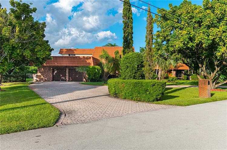 11825 NW 6th Ct Plantation, FL 33325