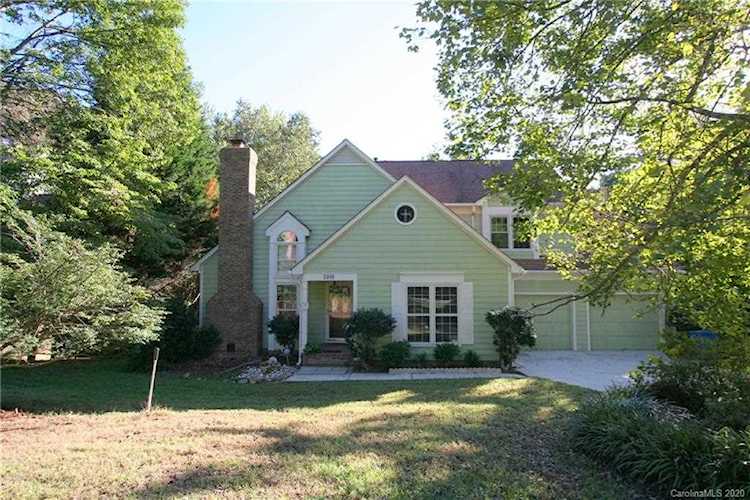 2010 Kilkenney Hill Rd Matthews, NC 28105
