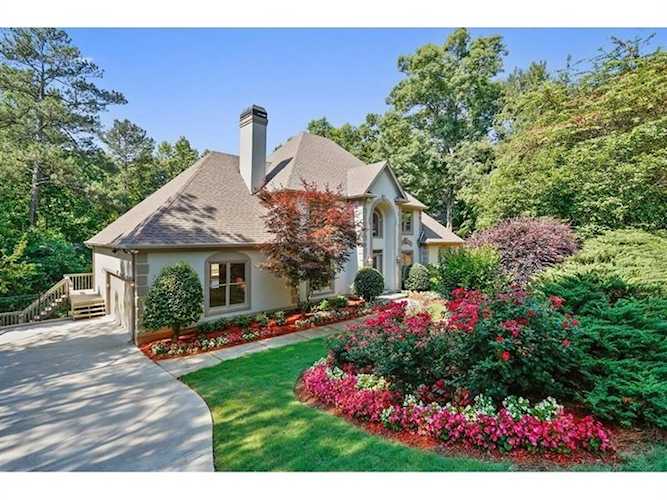 255 Grogans Lake Point Atlanta, GA 30350