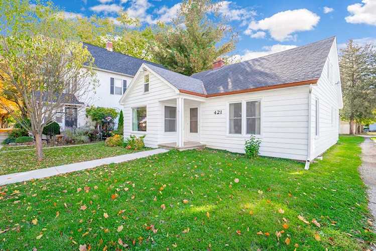 421 E Jefferson St Morris, IL 60450
