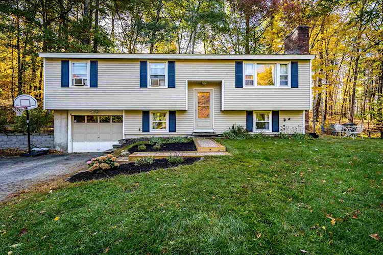 3 Greenleaf St Merrimack, NH 03054