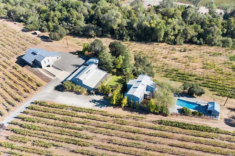 7462 W Dry Creek Road Healdsburg, CA 95448
