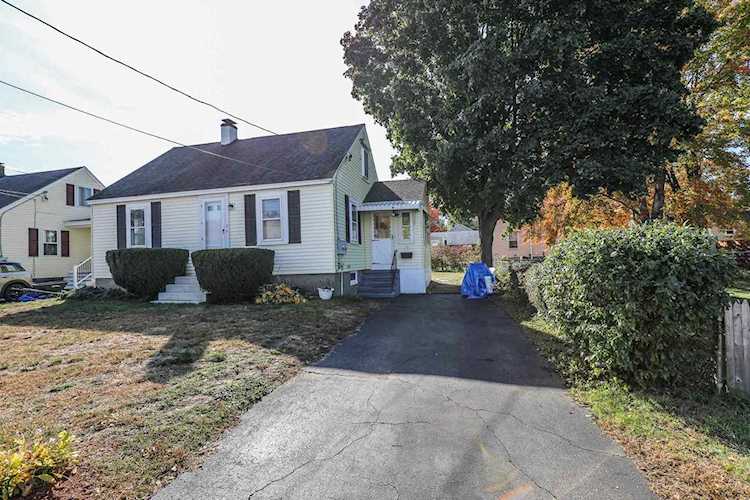 41 Marguerite St Manchester, NH 03103