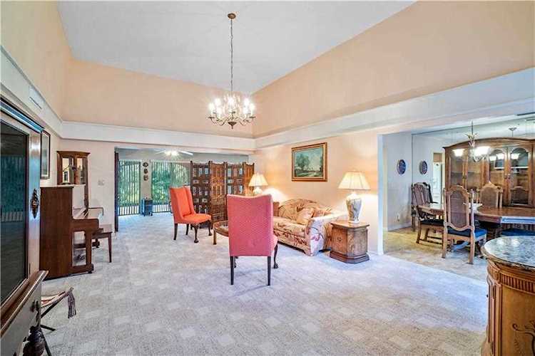 5700 S Bayberry Ln Tamarac, FL 33319