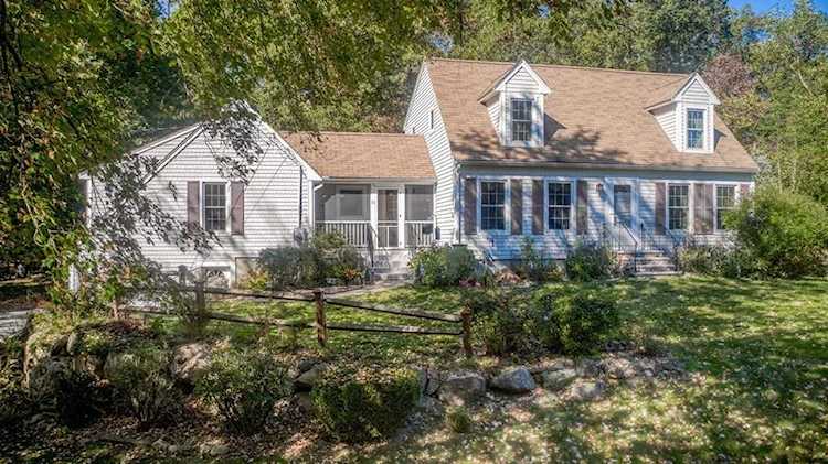 51 Rattlesnake Hill Rd Andover, MA 01810