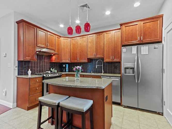 94 L St #3 Boston, MA 02127