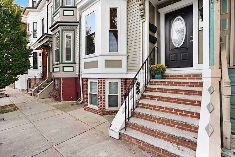584 E 7th St #3 Boston, MA 02127
