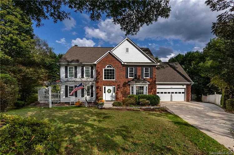 2739 Travelers Ct Charlotte, NC 28226