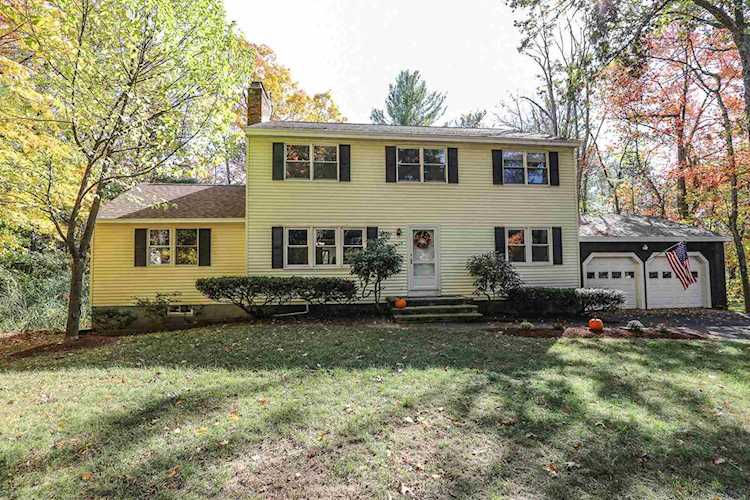 18 Olde Coach Rd Derry, NH 03038