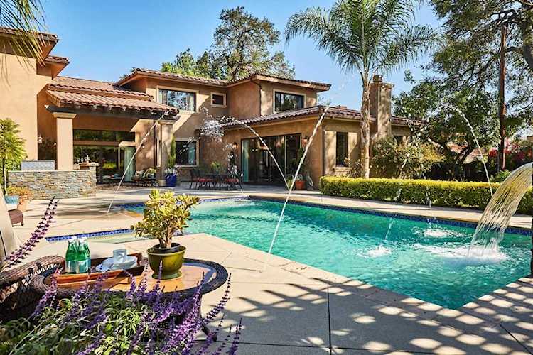 4917 Oakwood Ave Avenue La Canada Flintridge, CA 91011