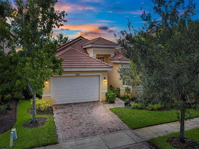 1954 SW Grey Falcon Circle Vero Beach, FL 32962