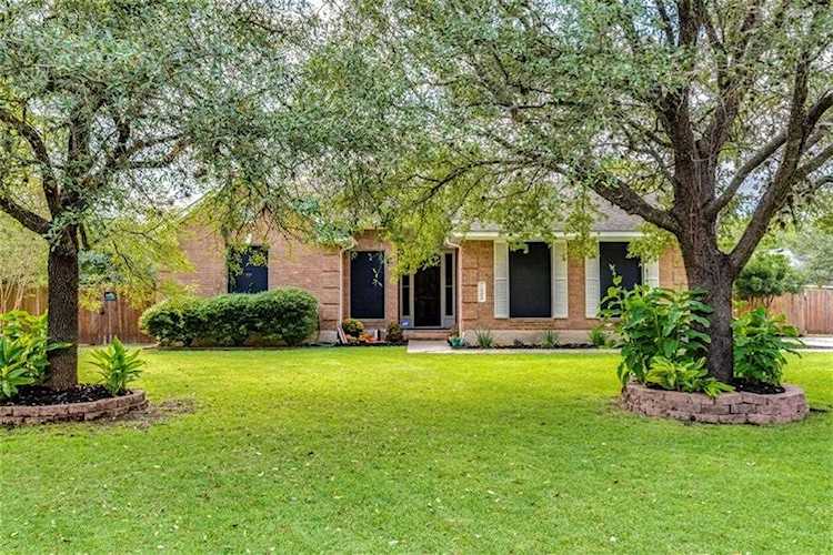 502 Blue Bell CIR Kyle, TX 78640