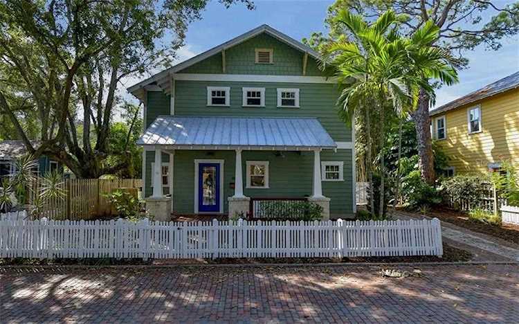 1876 Hawkins Ct Sarasota, FL 34236