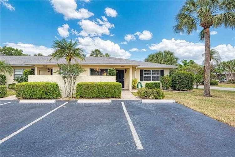 7002 W Country Club Dr N Sarasota, FL 34243