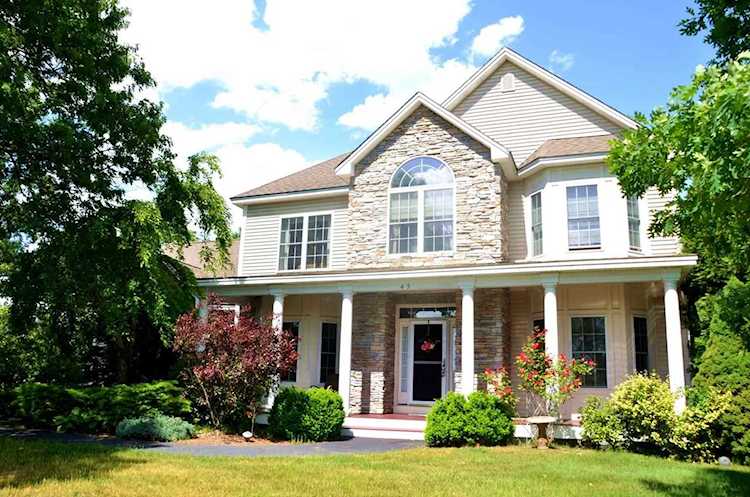 45 Tanglewood Dr Nashua, NH 03062