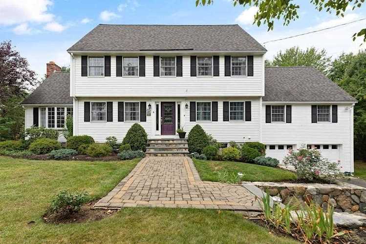 8 Central St North Reading, MA 01864 | MLS 72719939 Photo 1