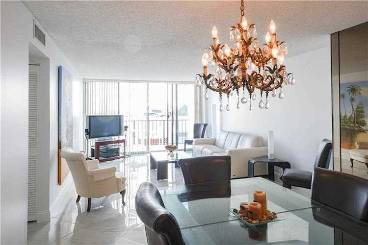 2401 S Ocean Drive #305 Hollywood, FL 33019