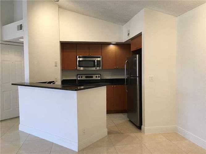 3360 N Pinewalk Dr N #1338 Margate, FL 33063