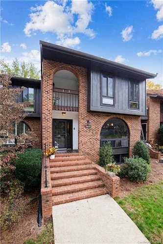 5807 Sharon Rd Charlotte, NC 28210
