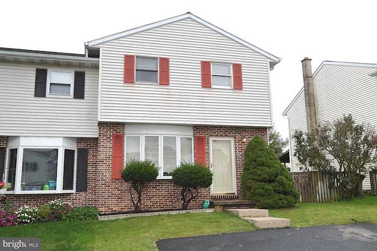 274 Riverview Dr Ephrata, PA 17522